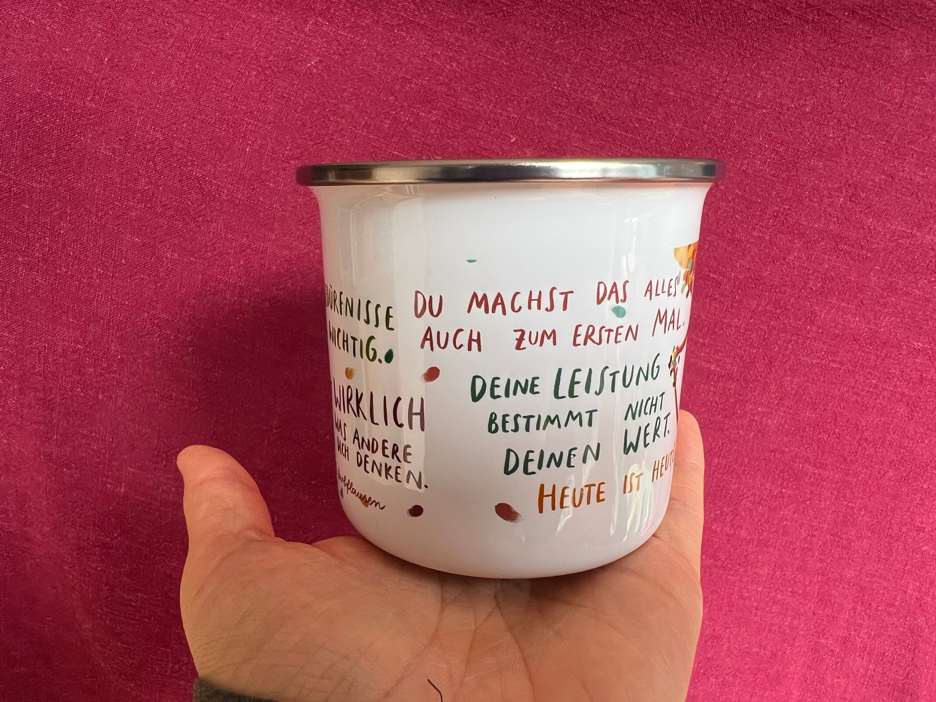 Emailletasse „Botschaften für Dich“ | eine meiner liebsten Illustrationen für dich zum jeden-Tag-benutzen.