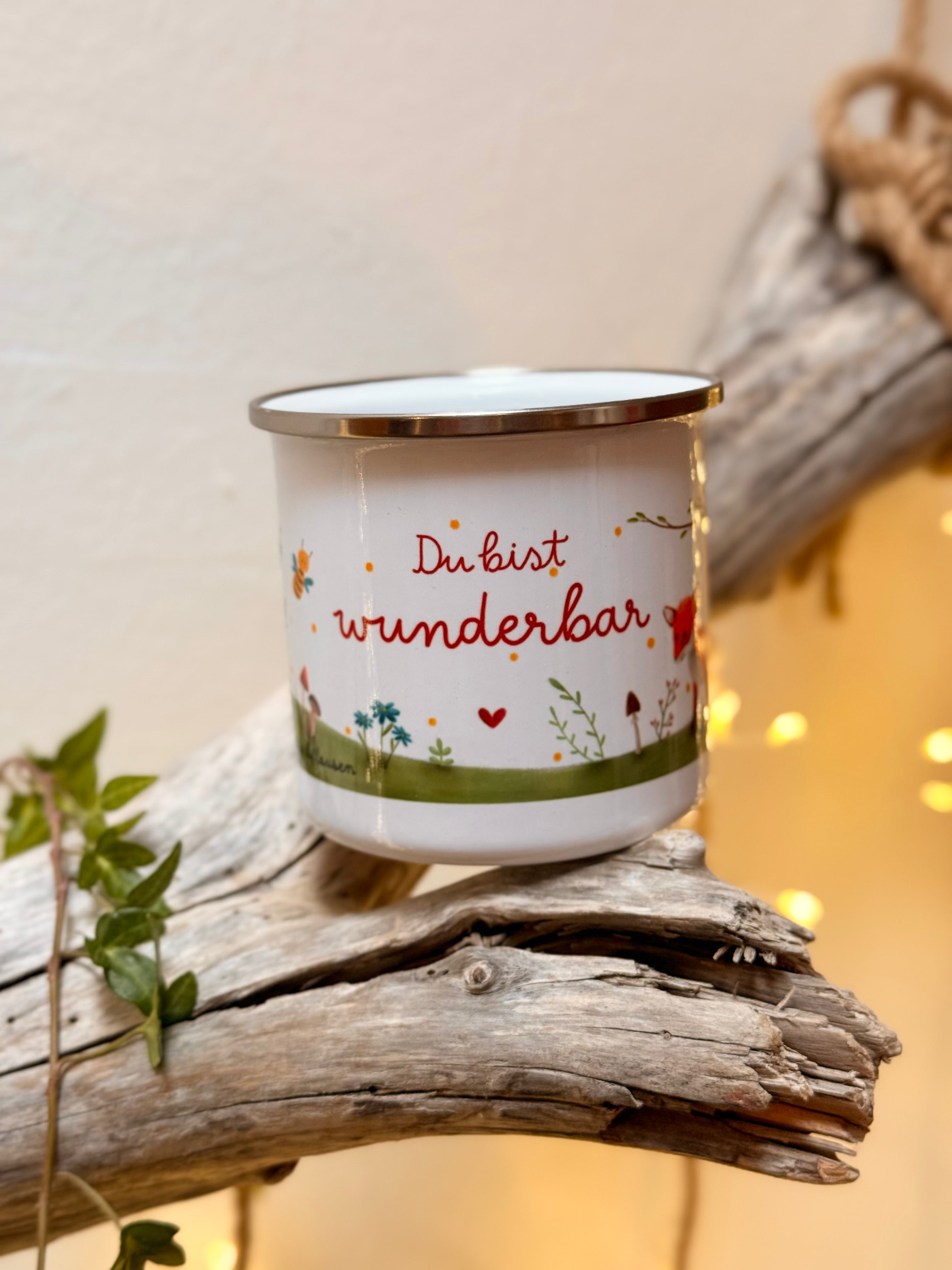 Set aus Emailletasse und Postkarte „Du bist wunderbar“ | ein zauberhaft illustriertes Wald-und-Wiesen-Motiv mit herzstärkender Botschaft.