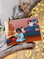 Postkarte "Momo und Linus feiern Weihnachten" | Eine Weihnachtsillustration passend zu unseren Kinderbüchern.