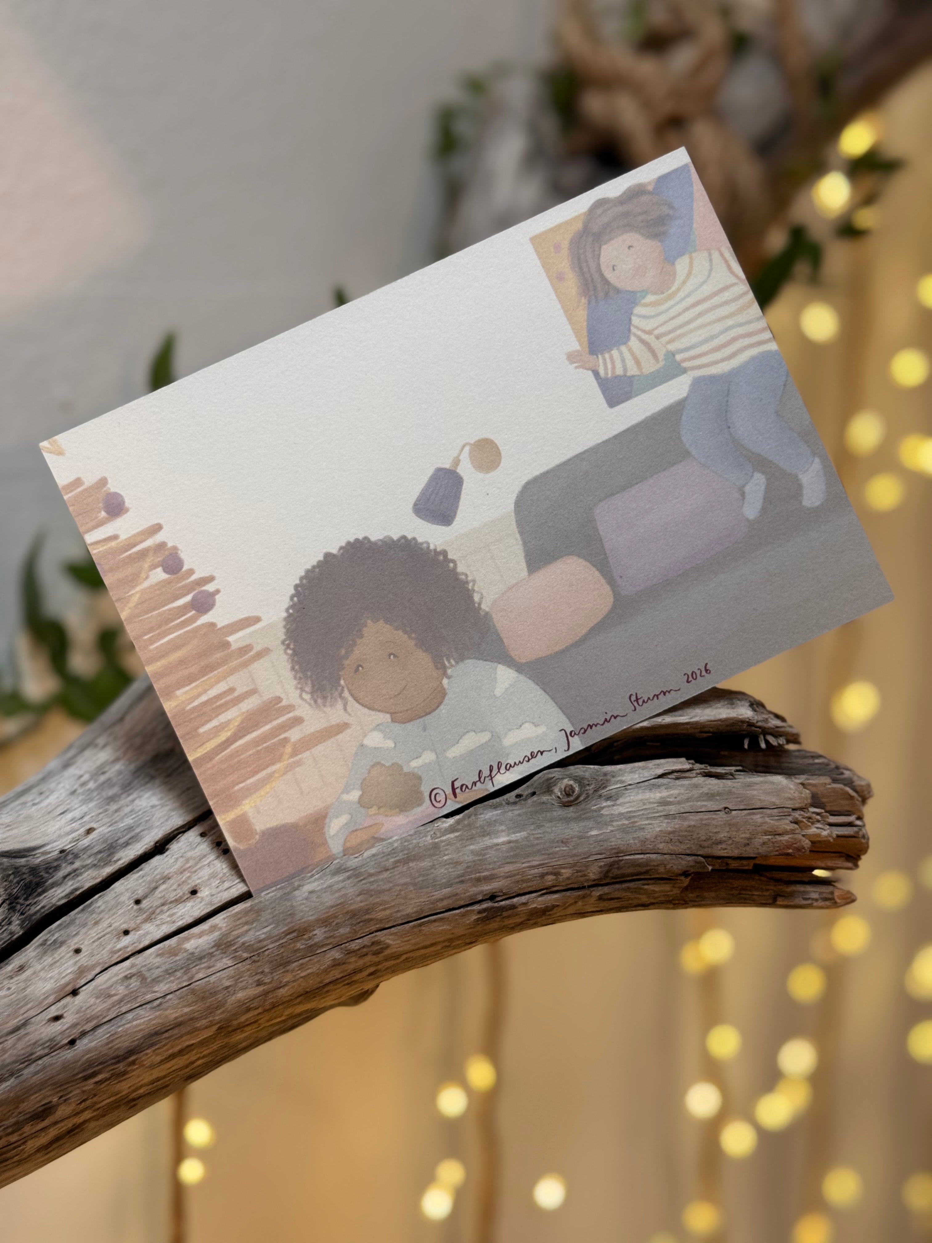 Postkarte "Momo und Linus feiern Weihnachten" | Eine Weihnachtsillustration passend zu unseren Kinderbüchern.