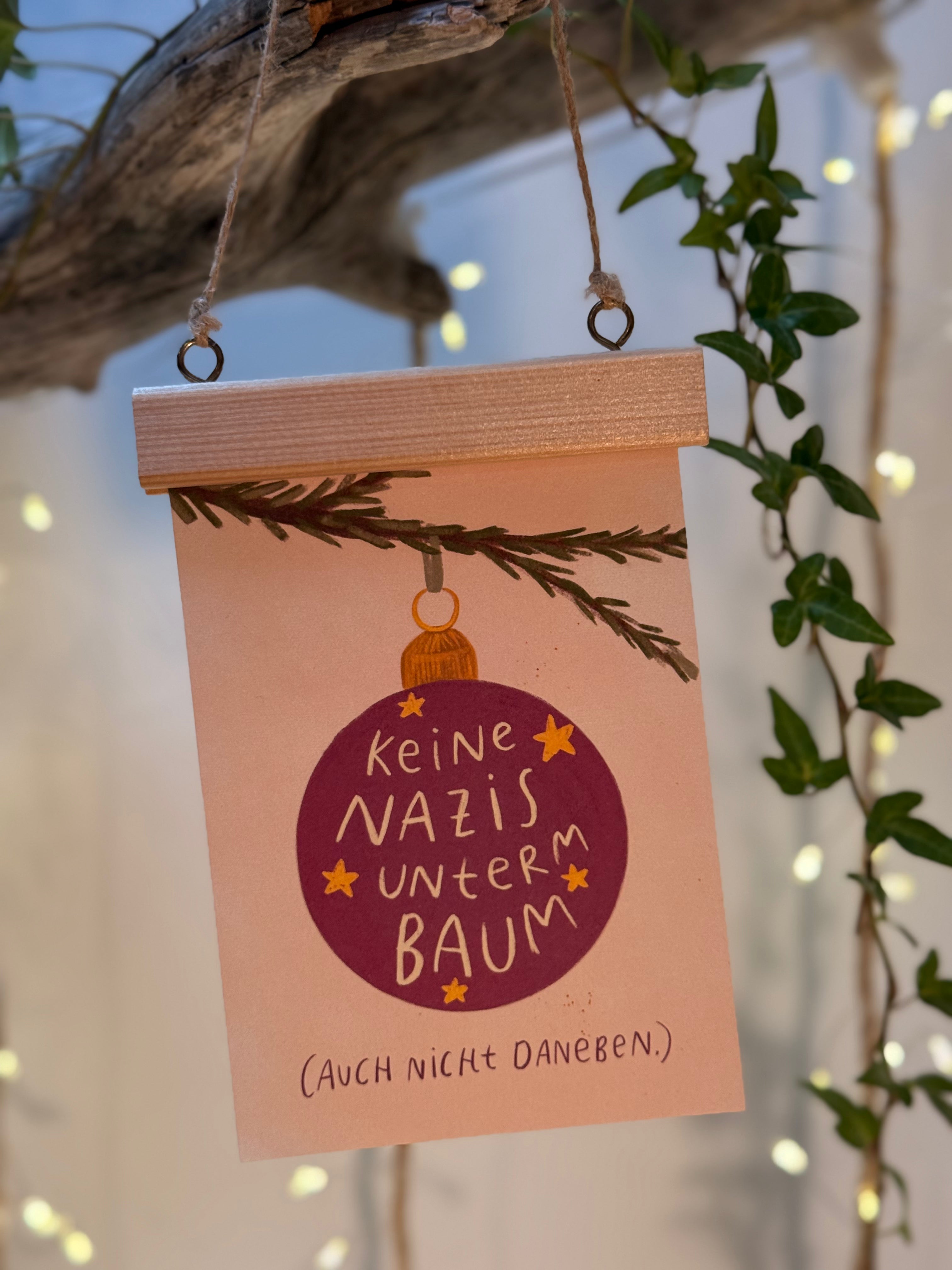 Postkarte "Keine Nazis unterm Baum" | Auch nicht daneben.