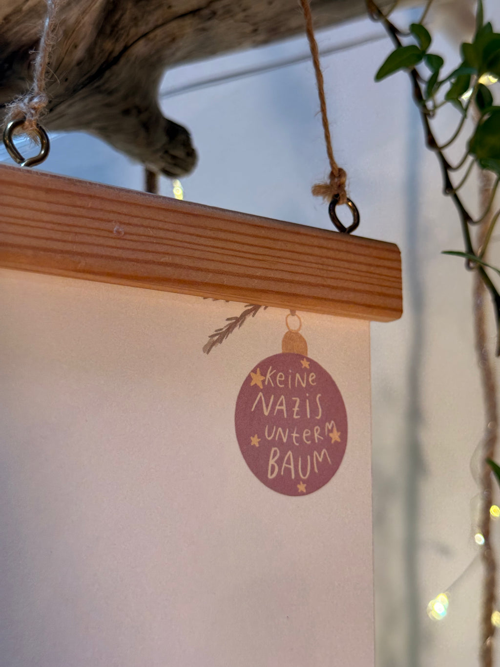 Postkarte "Keine Nazis unterm Baum" | Auch nicht daneben.