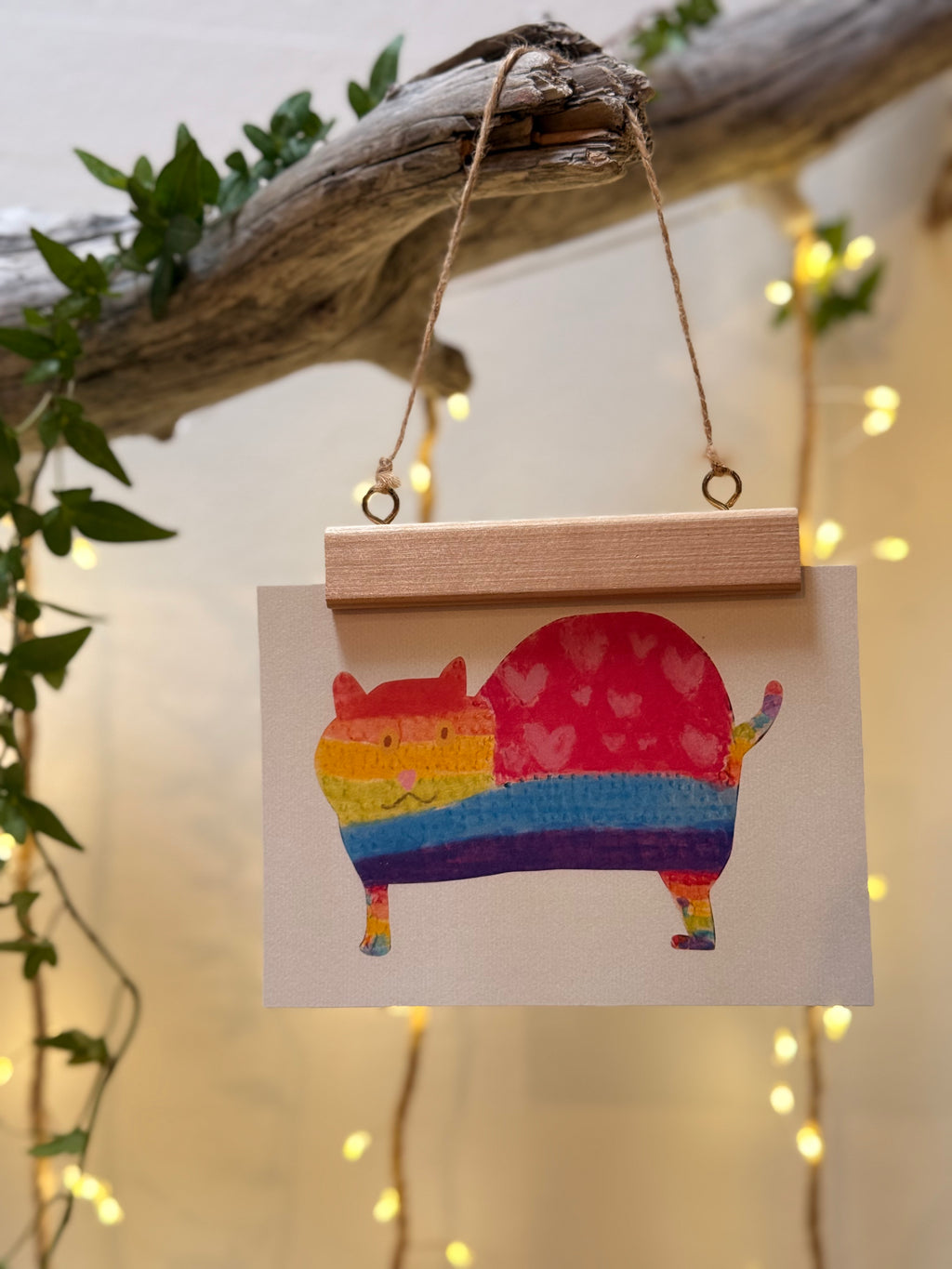 Postkarte „Regenbogenkatze by Miniflause" | „Vielleicht kann man sie streicheln und dann kommt ein Regenbogen an den Himmel.“