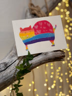 Postkarte „Regenbogenkatze by Miniflause" | „Vielleicht kann man sie streicheln und dann kommt ein Regenbogen an den Himmel.“