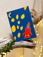 Postkarte „Raketenflug by Miniflause" | „Da ist sogar der Mond.“