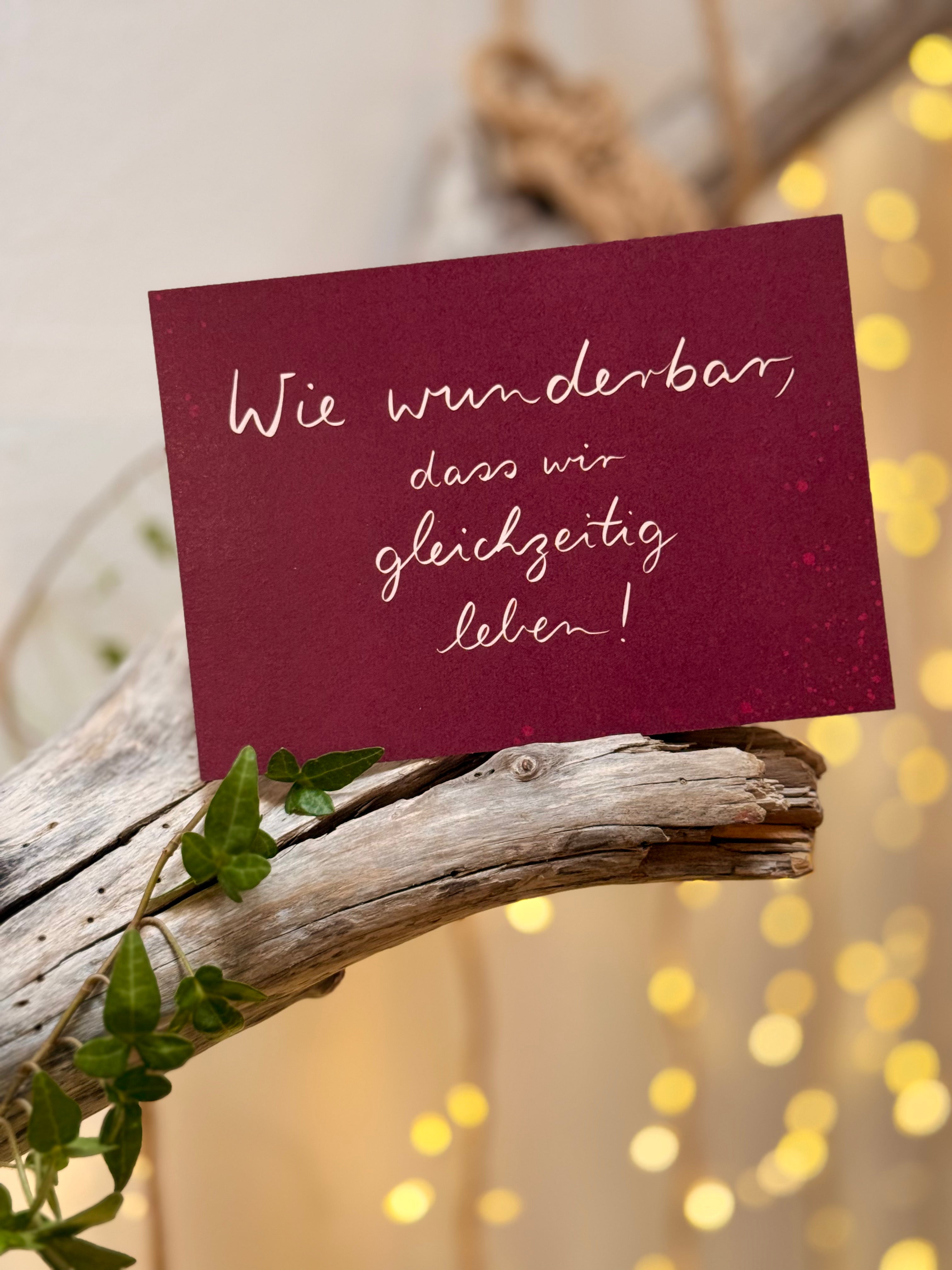Postkarte „Wie wunderbar, dass wir gleichzeitig leben!“ | Eine Liebeserklärung.