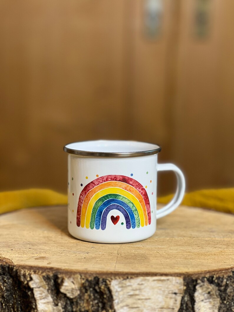 Emailletasse „Regenbogen“ | liebevoll gestaltetes Aquarellmotiv mit Punkten.