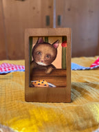 Postkarte "Kuchenkatze" | Ein fröhliches-warmes Motiv für Katzenfans, große und kleine Geburtstagskinder und alle, die Kuchen lieben.