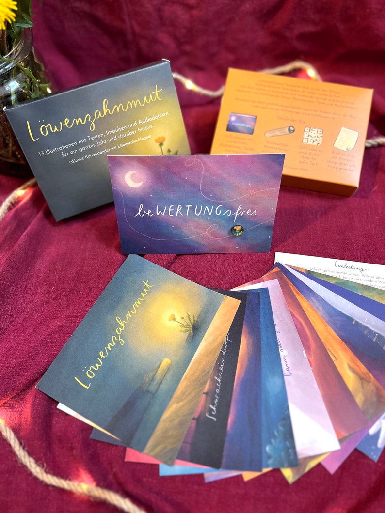 Löwenzahnmut | Eine aufwändig gestaltete Box mit 13 liebevoll illustrierten Postkarten, Texten, Impulsen, Audiodateien, Holzständer & Brief.