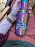 Sticker „Life is a messy process.“ | Ein hochwertiger Sticker mit Glitzereffekt über das Leben - zur Personalisierung von Handy, Laptop usw.