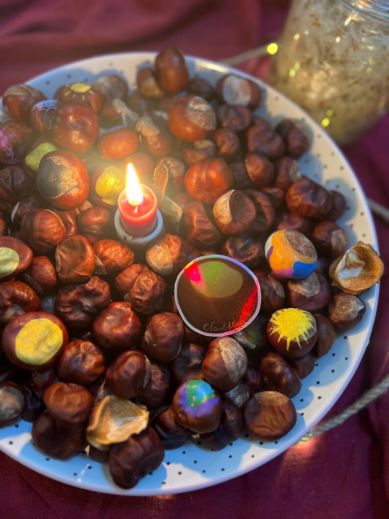 Sticker „Kastanienhoffnung“ | Ein hochwertiger holographischer Sticker mit Regenbogeneffekt - zur Personalisierung von Handy, Laptop und co.