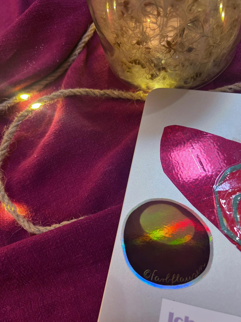 Sticker „Kastanienhoffnung“ | Ein hochwertiger holographischer Sticker mit Regenbogeneffekt - zur Personalisierung von Handy, Laptop und co.