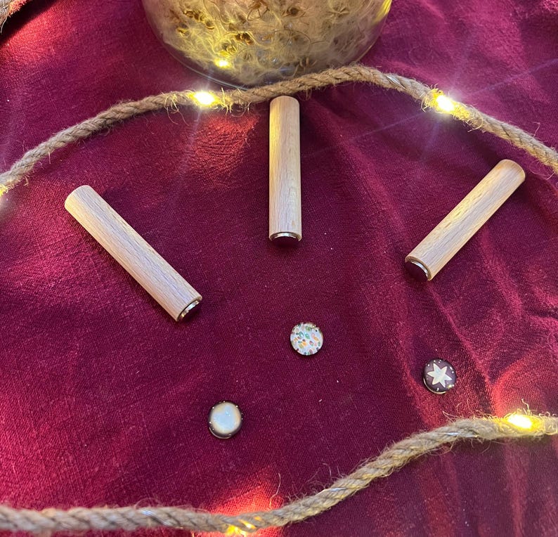 Magnetpostkartenständer „Herz“ | Ein besonderes, von mir illustriertes Produkt, nutzbar als variabel einstellbarer Tischständer oder Magnet