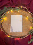 Postkarte „Schneefenster“ | Ein Blick aus dem Fenster in einer Weihnachts-/ Winternacht