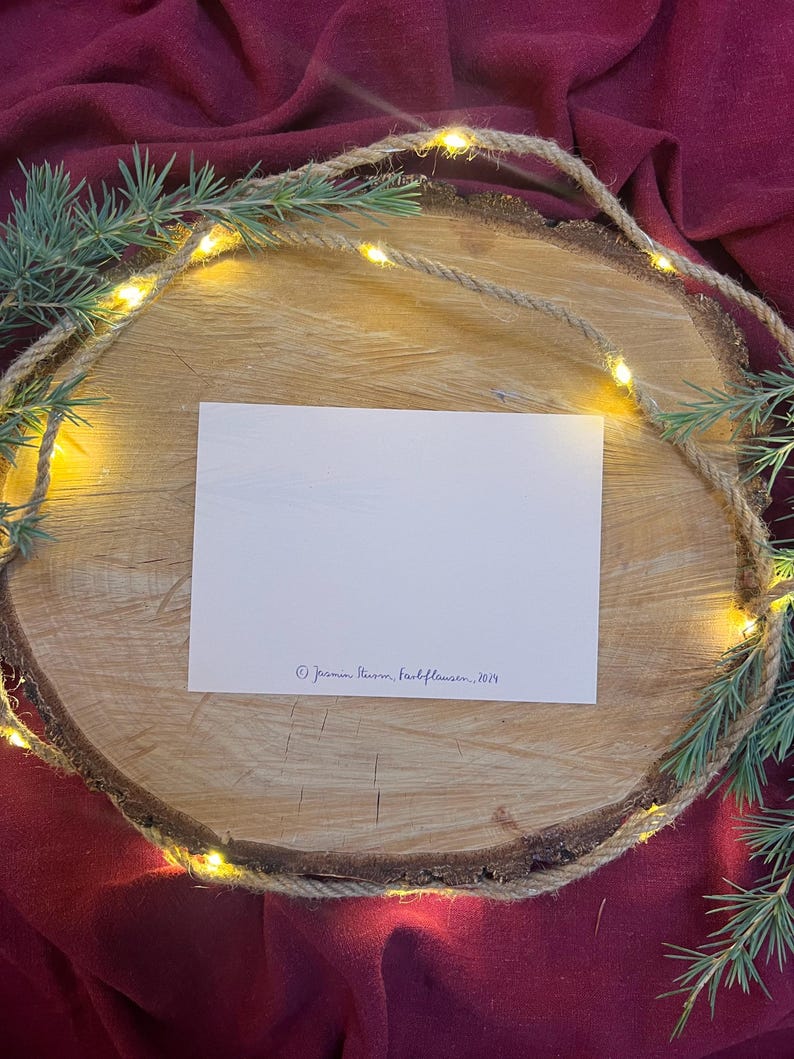 Postkarte „Walnusskerze“ | Ein warmes Motiv über das Kleine, Flüchtige, Schöne.