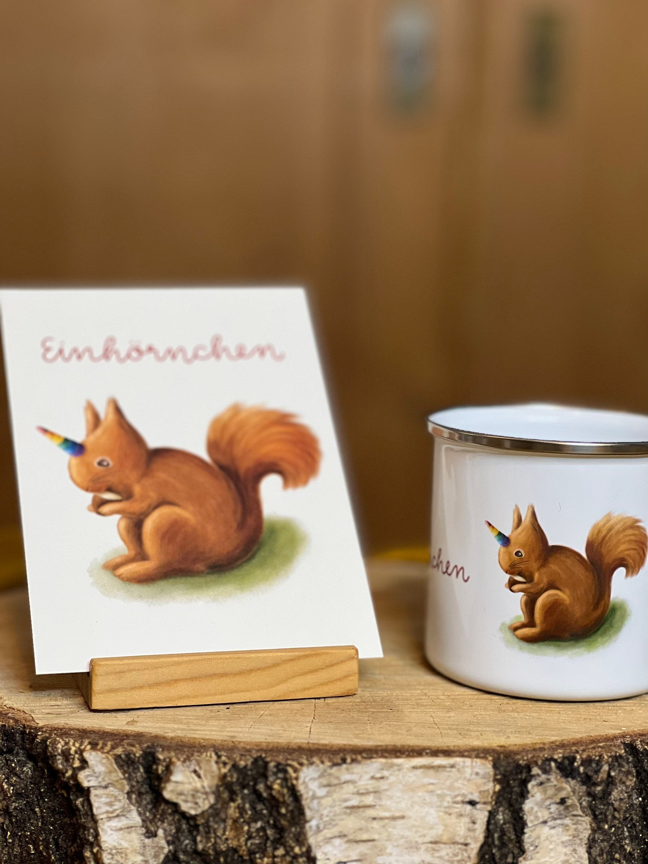 Set aus Emailletasse und Postkarte „Einhörnchen“ | ein zauberhaft illustriertes kleines Waldtierchen.