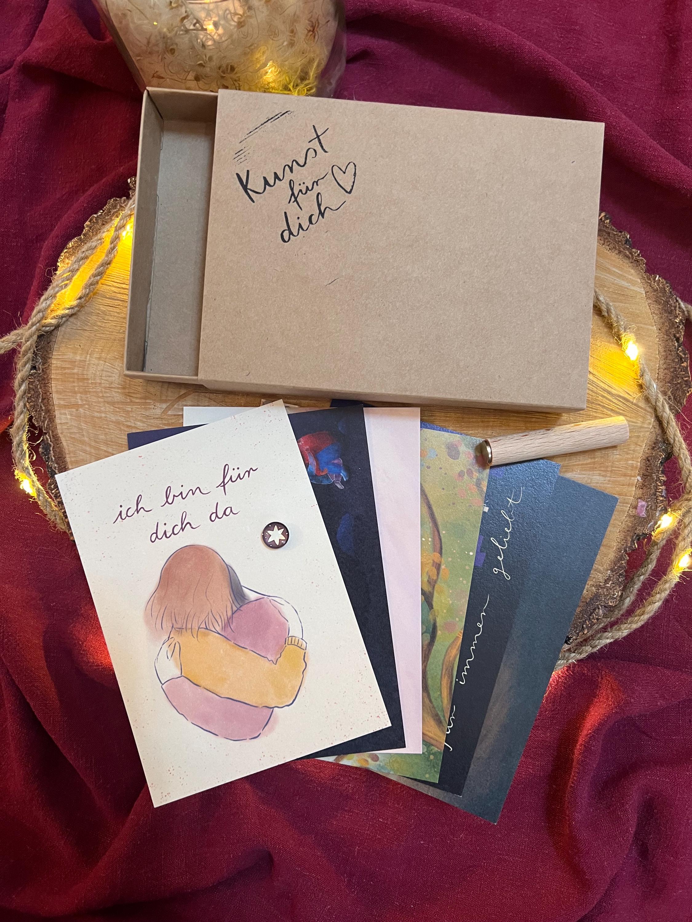 Box „Kunst für dich“ Trauer | Eine Schachtel mit 6 Trauermotiven - als Geschenkset oder für dich selbst. Optional mit Postkartenständer.