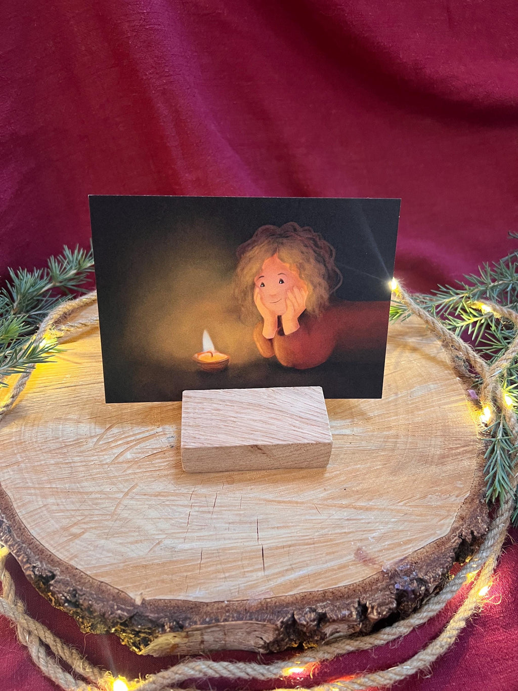 Postkarte „Walnusskerze“ | Ein warmes Motiv über das Kleine, Flüchtige, Schöne.