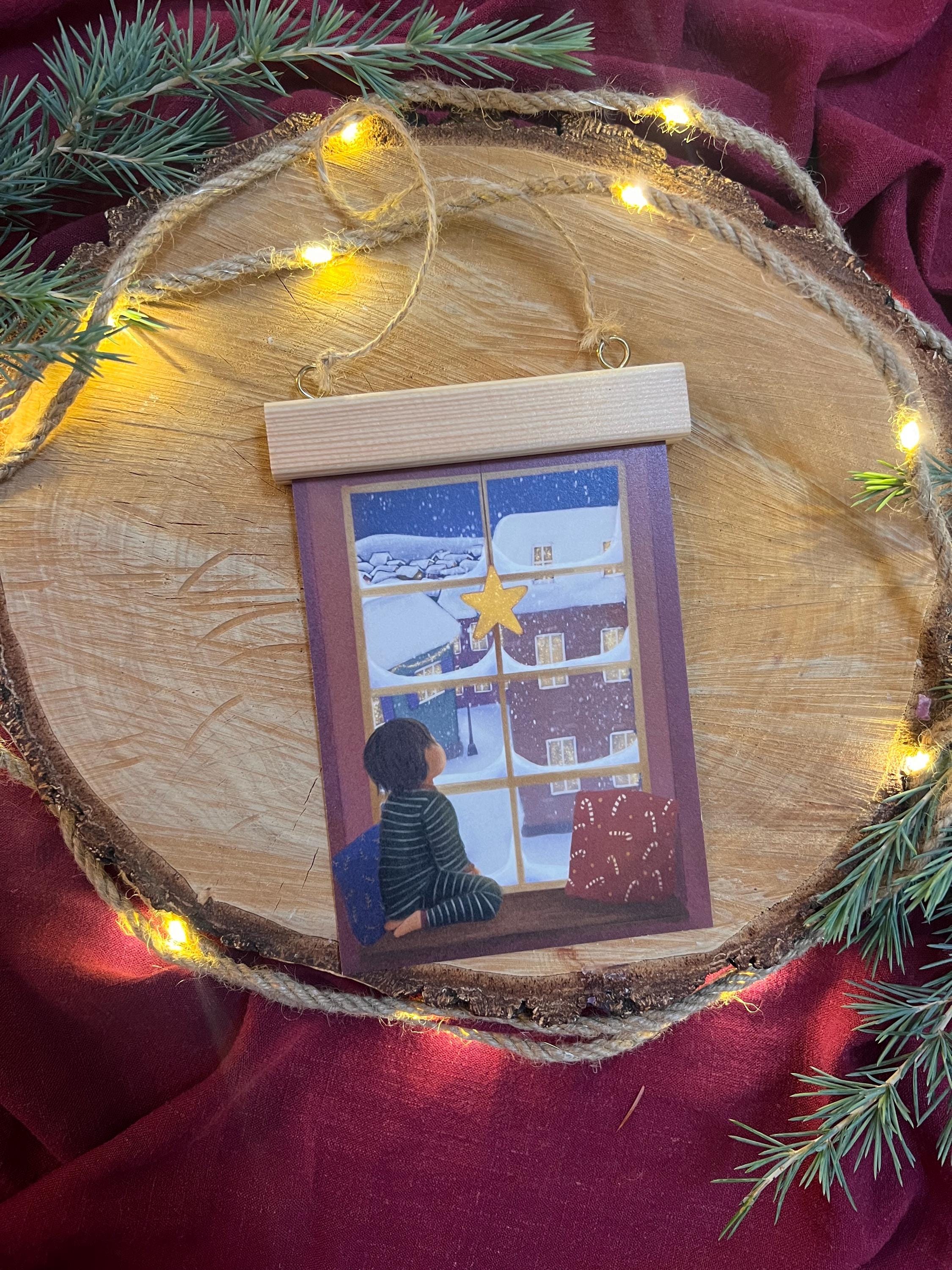 Postkarte „Schneefenster“ | Ein Blick aus dem Fenster in einer Weihnachts-/ Winternacht