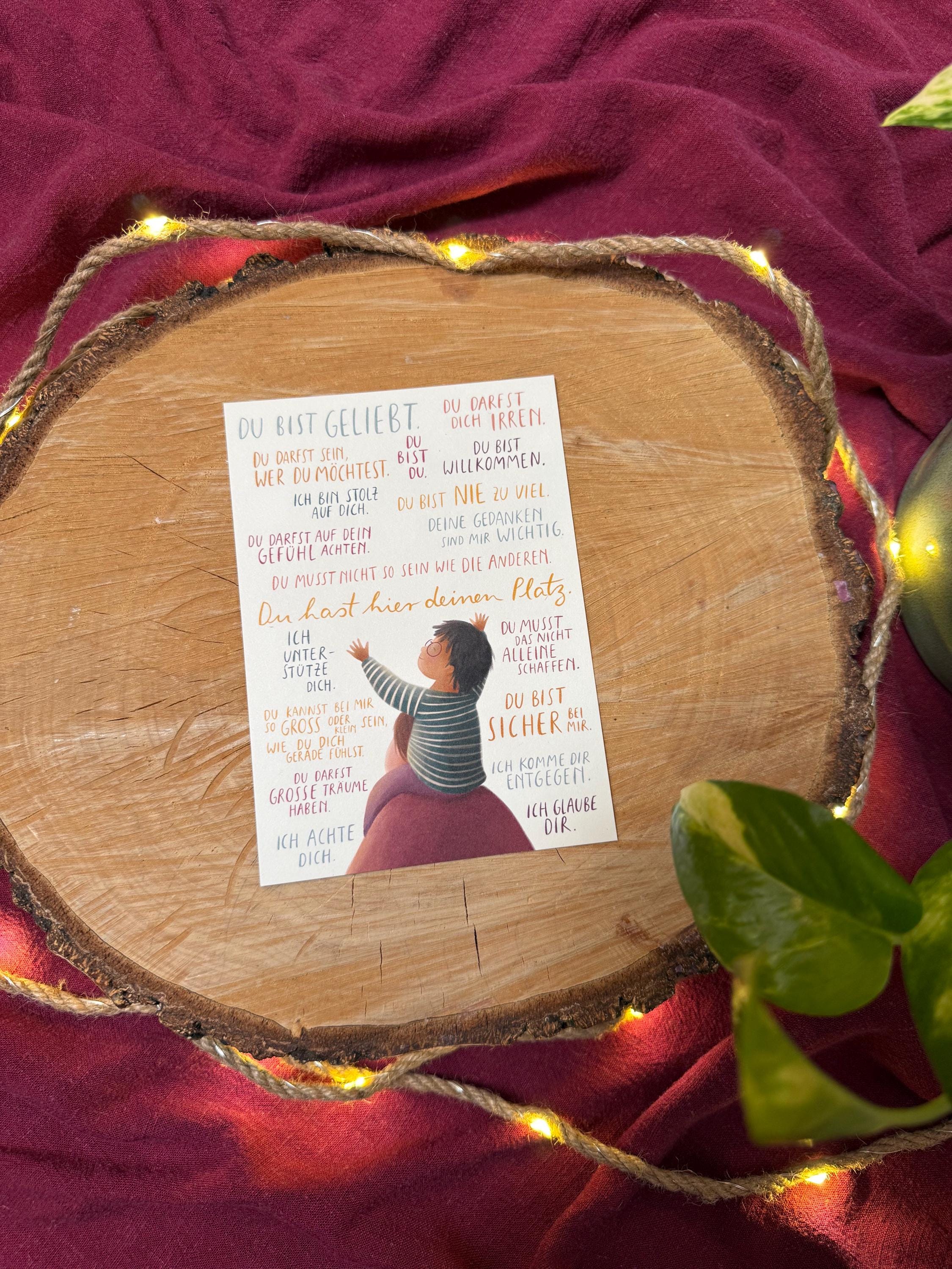 Postkarte "Botschaften für Kinder 2" | eine Postkarte mit 19 liebevollen Sätzen und einer warmen Illustration.