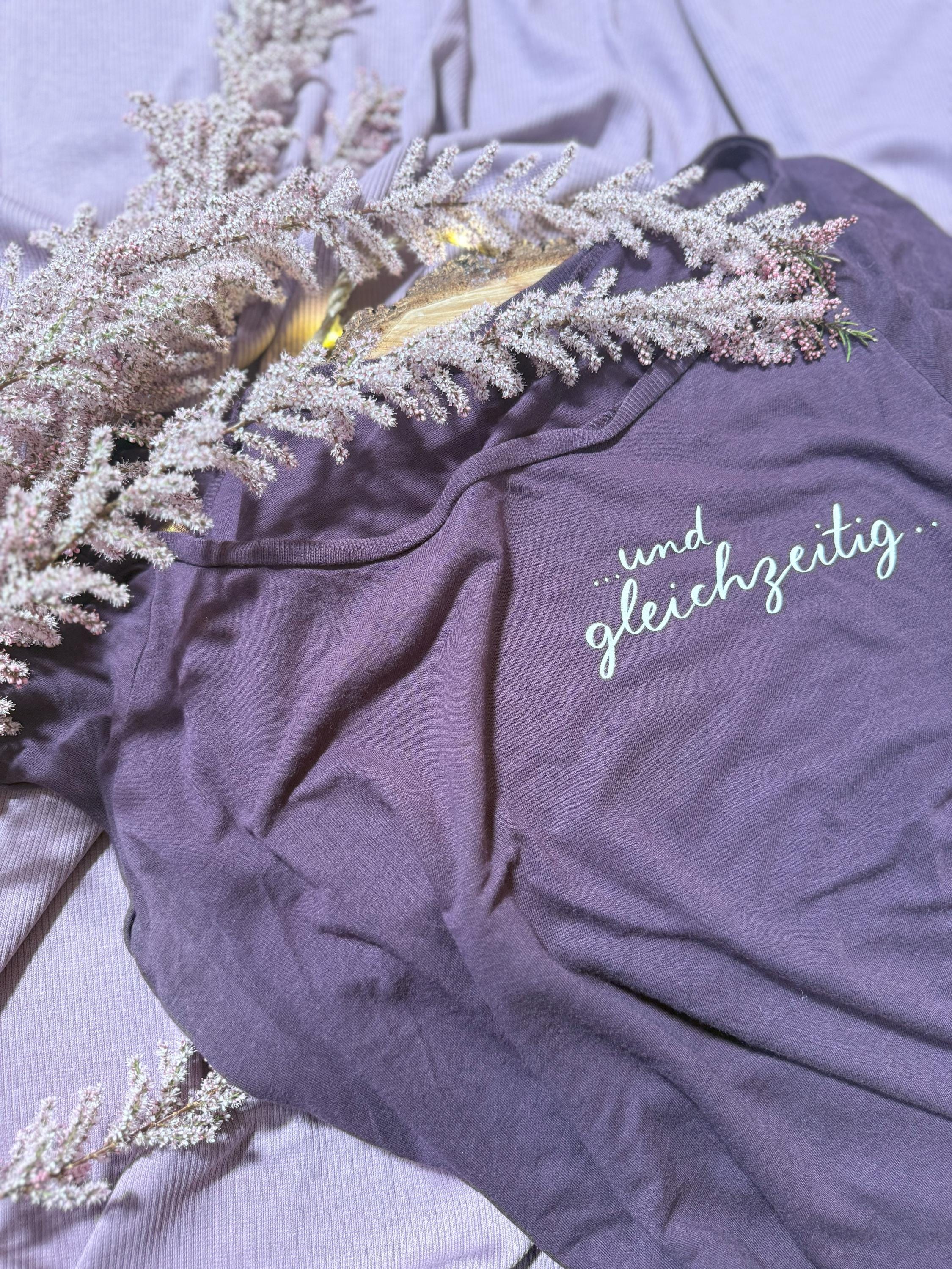 Bügelbild „und gleichzeitig“ | für Gleichzeitigkeit auf all deinen liebsten Kleidungsstücken